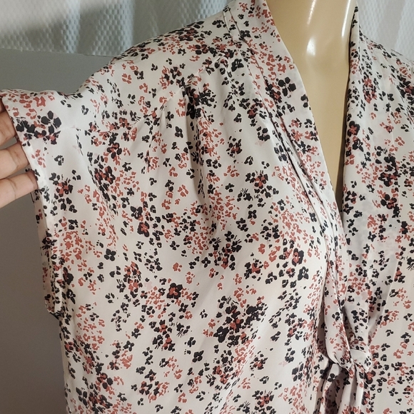 Loft Factory Shirt Women’s Ceam Blouse Floral Print Size L - Picture 2 of 11